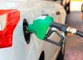 Se registra nueva reducción en los precios de los combustibles en gasolineras de la ciudad capital