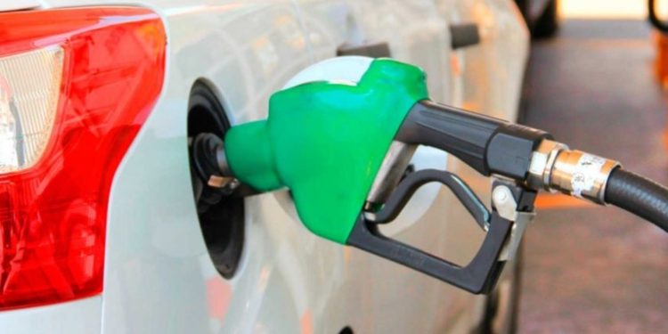 Se registra nueva reducción en los precios de los combustibles en gasolineras de la ciudad capital