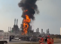 Se registra una fuerte explosión en una refinería al sur de México