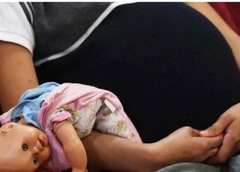 Se registran seis embarazos diarios en menores y adolescentes en el paí­s