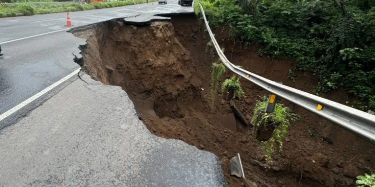 Se reporta progreso en la reparación de la tubería colapsada en el km 44 de la autopista Palín-Escuintla