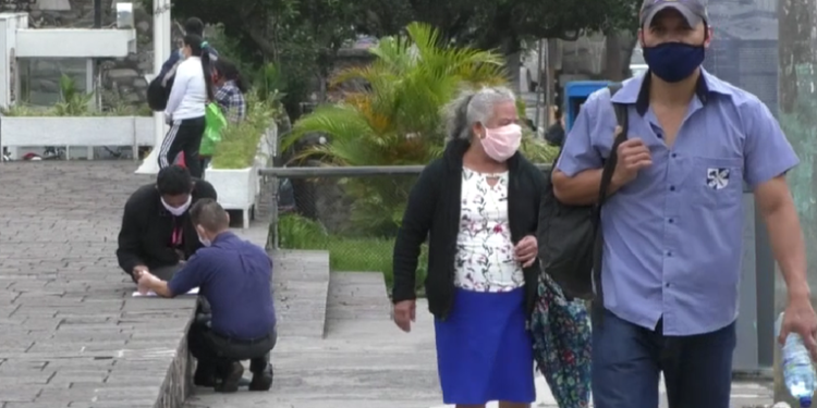 Sector privado propone no incrementar el salario mínimo