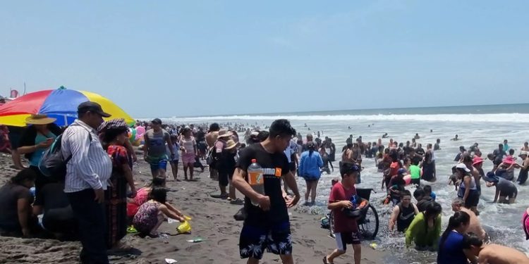 Seguro Social implementa medida preventiva en playas: 150 salvavidas para Semana Santa