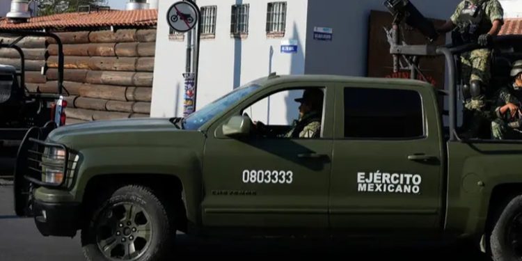 Seis migrantes mueren abatidos por soldados de México