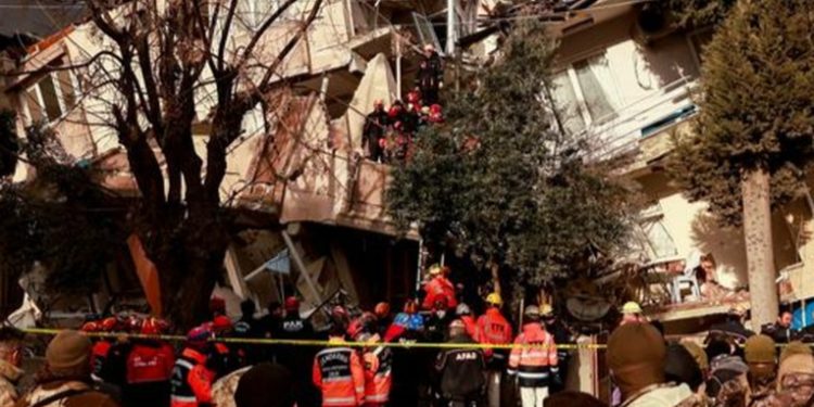 Seis muertos y 294 heridos tras dos nuevos terremotos en Turquí­a