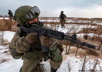 Senado aprueba pedido de Putin de desplegar tropas para 'establecer la paz'