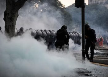 Senado argentino aprueba reformas económicas que definirán futuro de presidente Milei