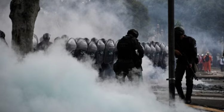 Senado argentino aprueba reformas económicas que definirán futuro de presidente Milei