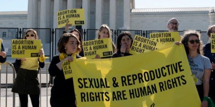 Senado de EE.UU. rechaza ley para proteger derecho al aborto