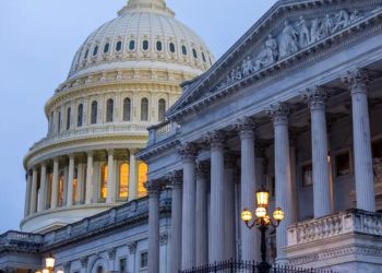 Senado EE.UU. aprueba resolución contra aranceles a Canadá