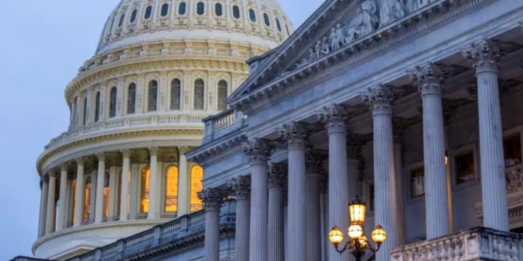 Senado EE.UU. aprueba resolución contra aranceles a Canadá