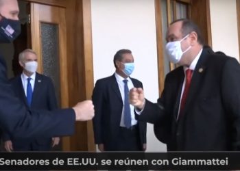 Senadores de EE.UU. se reúnen con Giammattei
