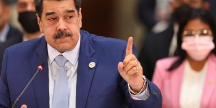 Senadores de Estados Unidos critican a AMLO por no extraditar a Maduro