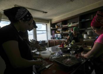 Sequía, conflictos y corrupción: los ingredientes detrás del regreso de los apagones en Ecuador