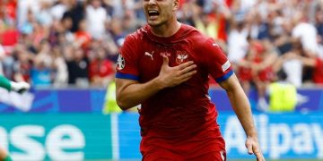 Serbia se reengancha a la Eurocopa con un empate ante Eslovenia en el descuento (1-1)