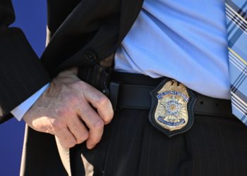 Servicio Secreto de EE.UU. abre fuego contra personas que intentaron irrumpir en un vehículo de una nieta de Biden
