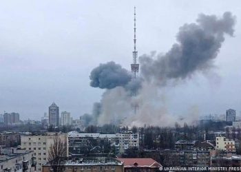 Sexto dí­a de guerra en Ucrania: Rusia ataca la torre de televisión de Kiev