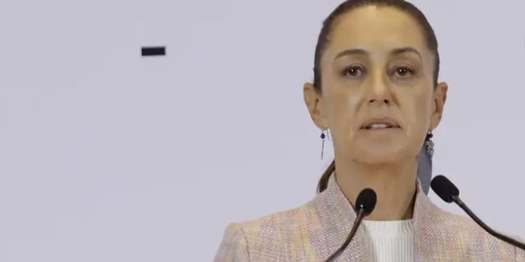 Sheinbaum recibe constancia como presidenta electa de México