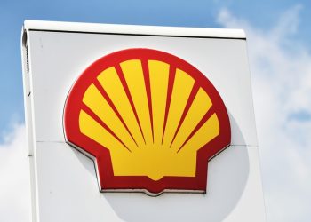 Shell suspende el transporte de combustibles por el mar Rojo