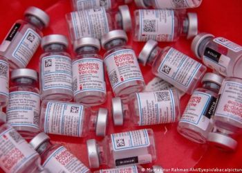 Sigue bajando el número de casos y de muertes por COVID-19 en el mundo