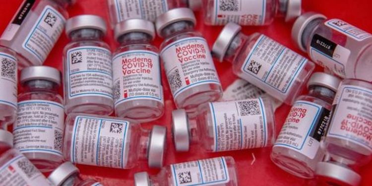 Sigue bajando el número de casos y de muertes por COVID-19 en el mundo