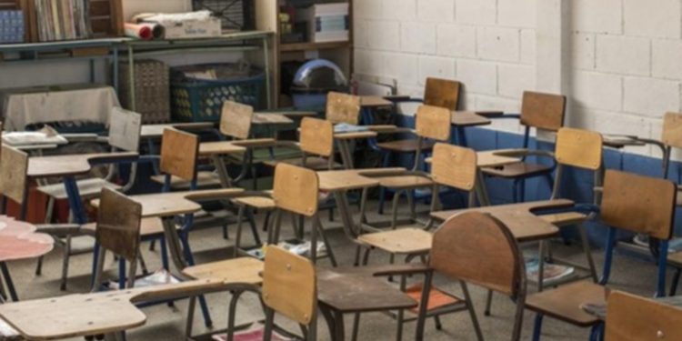 Sigue suspensión de clases en 2 municipios cercanos al volcán de agua