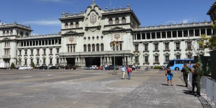 Siguen sin instalar laboratorios en la Plaza de la Constitución