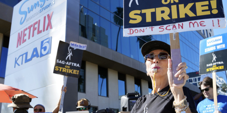 Sindicato de actores alcanza un acuerdo provisional con estudios de Hollywood para poner fin a la huelga