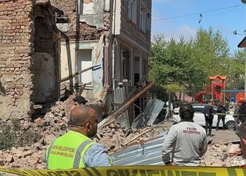 Sismo de magnitud 6 sacude Estambul, con numerosas réplicas.