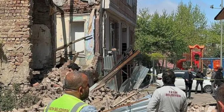 Sismo de magnitud 6 sacude Estambul, con numerosas réplicas.