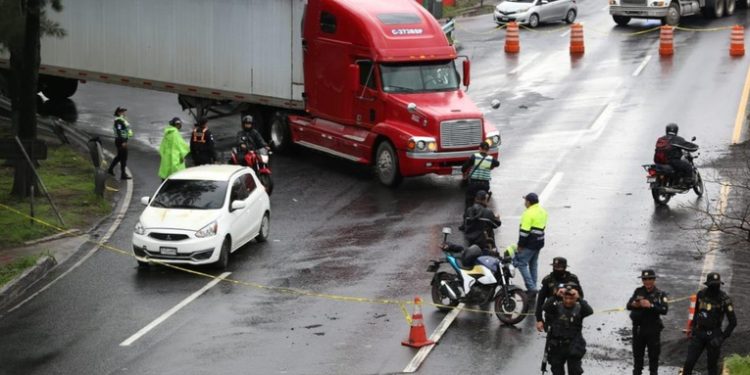 Socavamiento en el kilómetro 15.5 hace colapsar la ruta al Pacífico