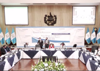 Solo 2 abogados han entregado expedientes para Fiscal General