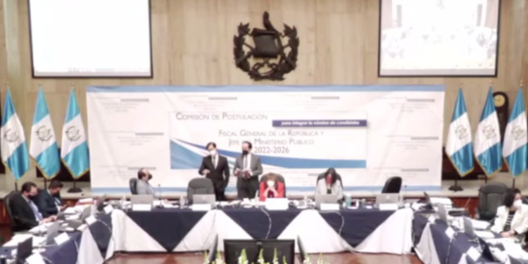 Solo 2 abogados han entregado expedientes para Fiscal General