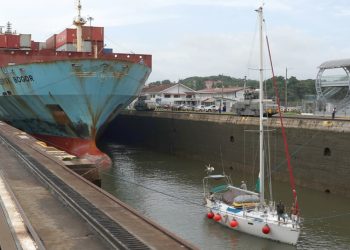 Solo dos países pueden pasar gratis sus buques de guerra por el canal de Panamá