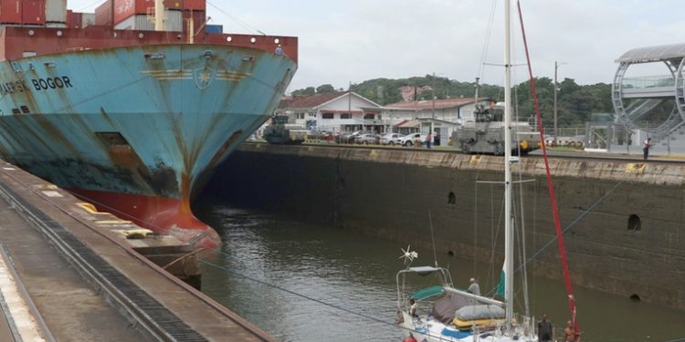 Solo dos países pueden pasar gratis sus buques de guerra por el canal de Panamá