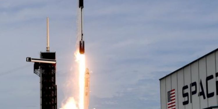 SpaceX afina últimos detalles para la primera misión espacial compuesta por civiles