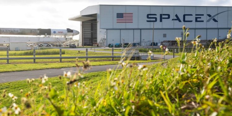 SpaceX estaría fabricando una enorme red de satélites espía para EE.UU.