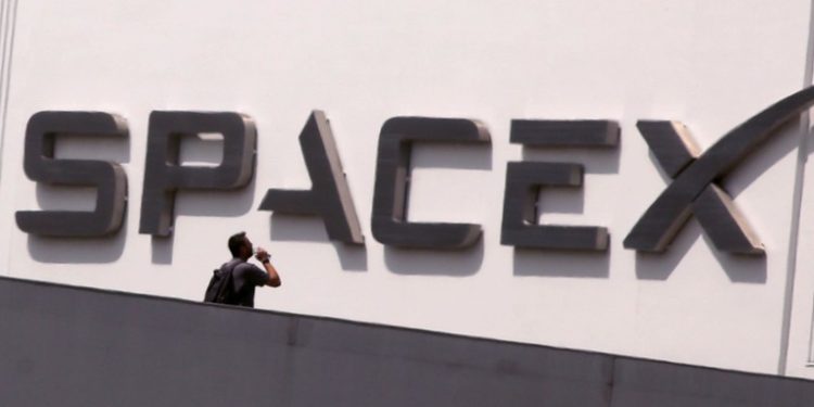 SpaceX recomienda a sus trabajadores no viajar a Brasil