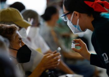 Sputnik V es la vacuna que menos ha registrado efectos adversos en México