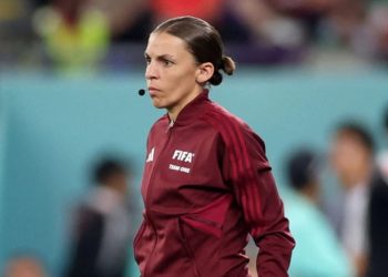 Stephanie Frappart se convierte en la primera mujer árbitro en la historia del Mundial