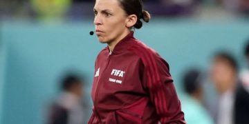 Stephanie Frappart se convierte en la primera mujer árbitro en la historia del Mundial