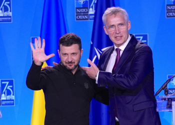 Stoltenberg desvela que Zelenski se escondía en búnkeres tras el inicio de la operación especial rusa