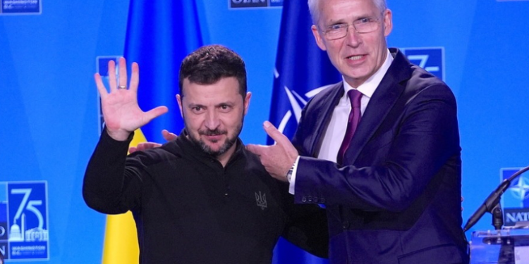 Stoltenberg desvela que Zelenski se escondía en búnkeres tras el inicio de la operación especial rusa