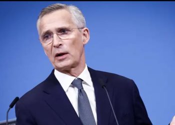 Stoltenberg pide a la OTAN sistemas antiaéreos para Ucrania