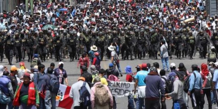 Sube a 26 la cifra de muertos por disturbios en Perú