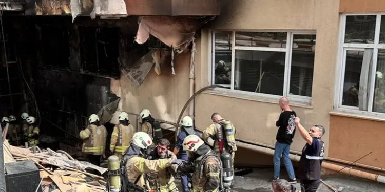 Sube a 29 la cifra de muertos en incendio en Estambul