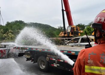 Sube a 48 saldo de muertos por colapso de carretera en China