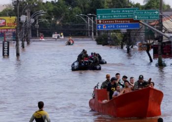 Suben a 76 los muertos por inundaciones en el sur de Brasil