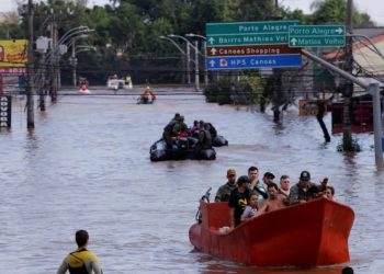 Suben a 84 los muertos por las inundaciones en Brasil