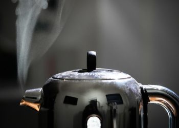 Sugieren un sencillo método para eliminar microplásticos del agua